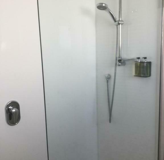 标准工作室, Captains Quarters Motor Inn