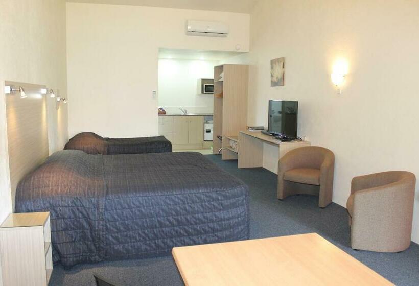 标准工作室, Captains Quarters Motor Inn