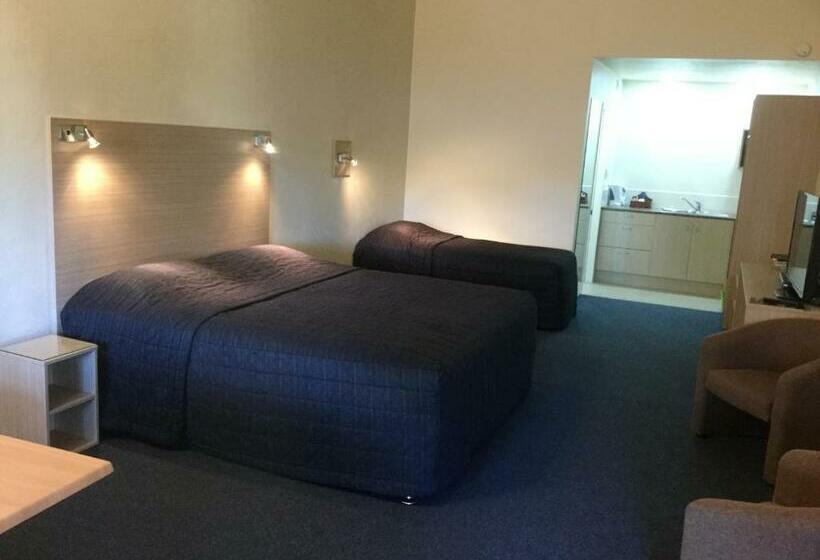 标准工作室, Captains Quarters Motor Inn