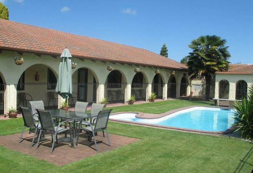 带大床的标准工作室, Captains Quarters Motor Inn