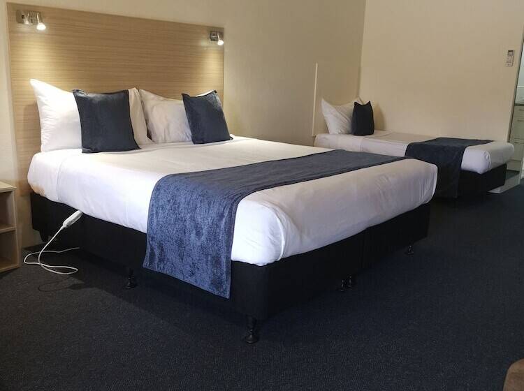 标准工作室, Captains Quarters Motor Inn