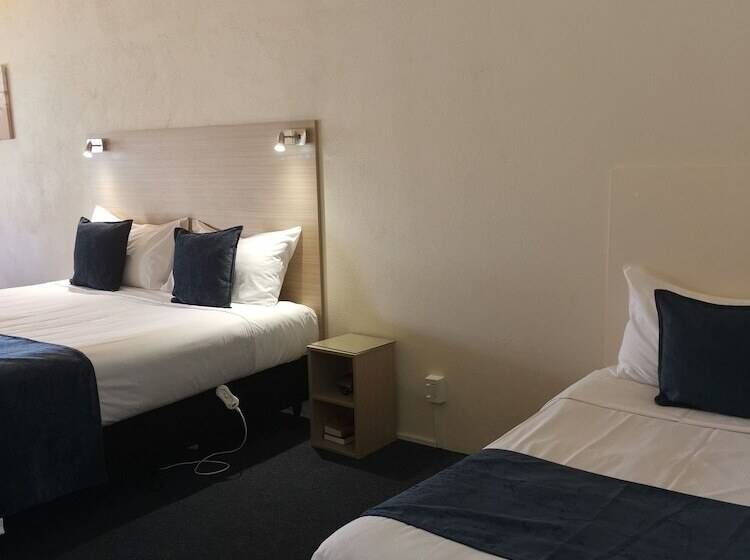 标准工作室, Captains Quarters Motor Inn