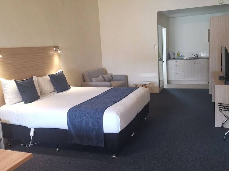 带大床的标准工作室, Captains Quarters Motor Inn