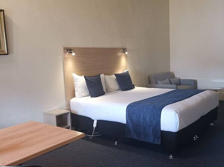 带大床的标准工作室, Captains Quarters Motor Inn