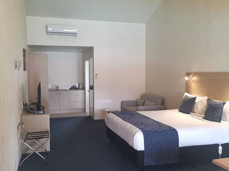 带大床的标准工作室, Captains Quarters Motor Inn