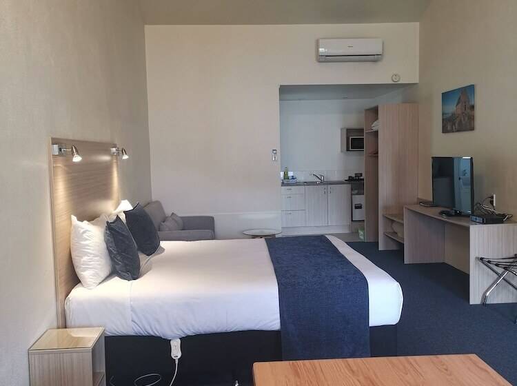 带大床的标准工作室, Captains Quarters Motor Inn