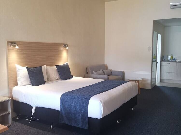 带大床的标准工作室, Captains Quarters Motor Inn