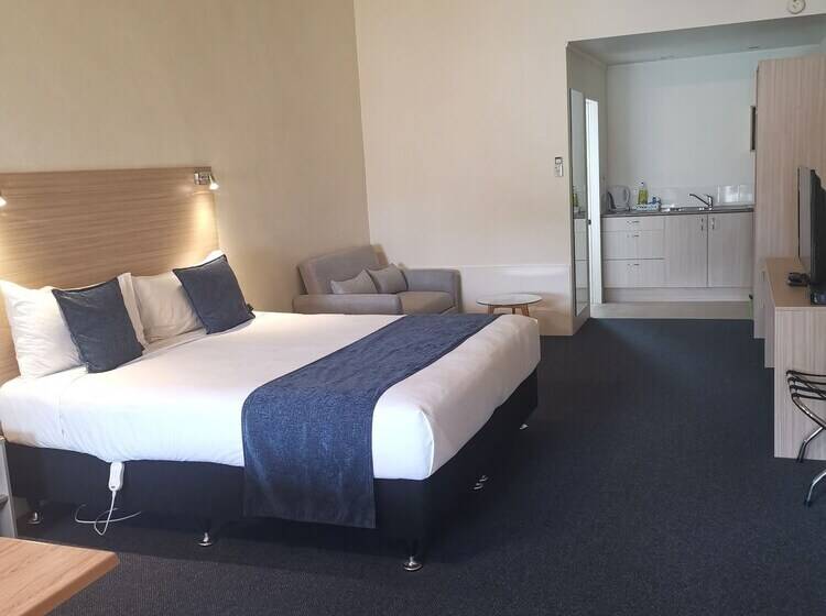 带大床的标准工作室, Captains Quarters Motor Inn