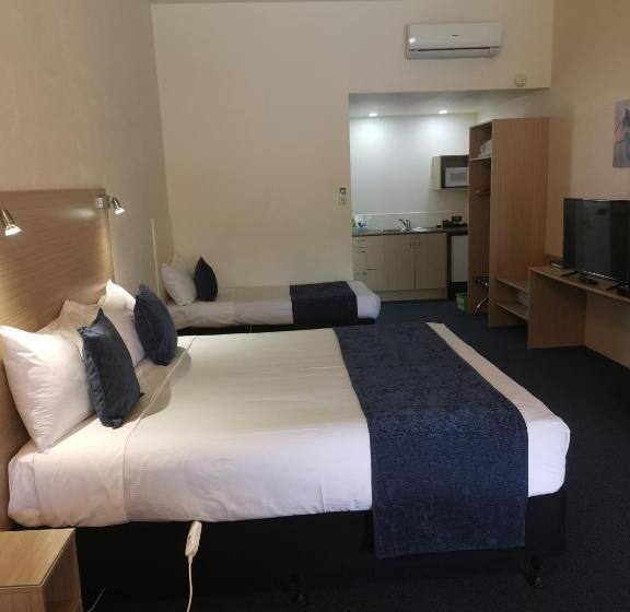 标准工作室, Captains Quarters Motor Inn