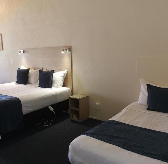 标准工作室, Captains Quarters Motor Inn