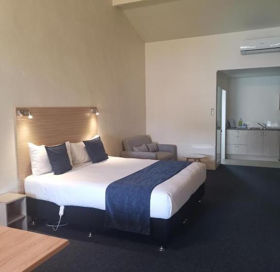 带大床的标准工作室, Captains Quarters Motor Inn