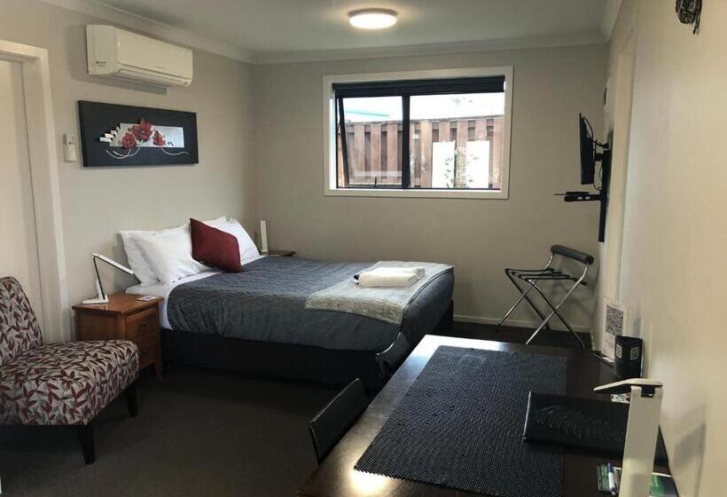 스탠다드 스튜디오, Matariki Motor Lodge