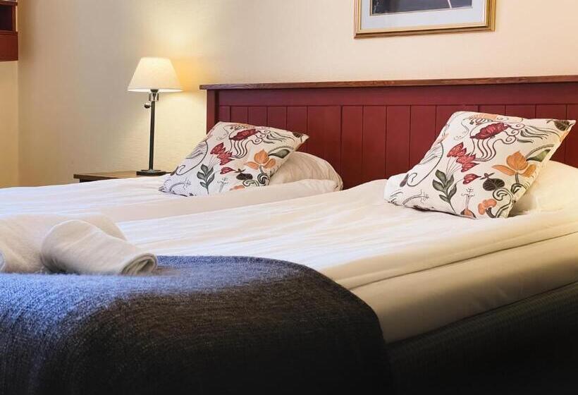 غرفة إقتصادية, L Gyllene Hornet