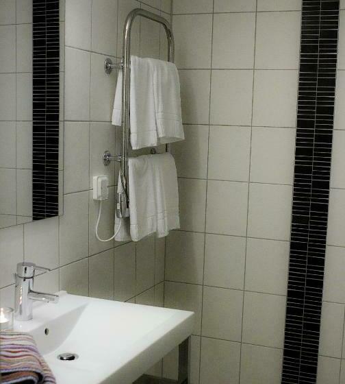 غرفة عائلية, L Gyllene Hornet