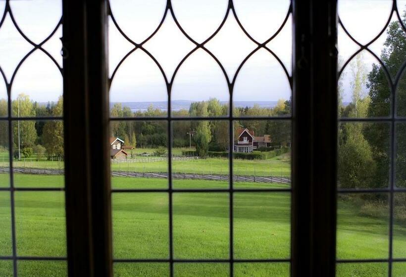 غرفة قياسية فردية, L Gyllene Hornet