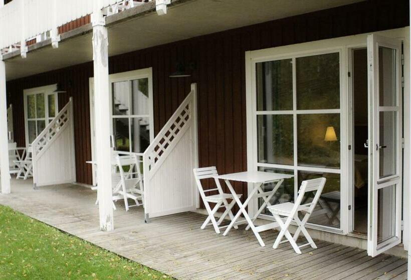 غرفة عائلية, L Gyllene Hornet