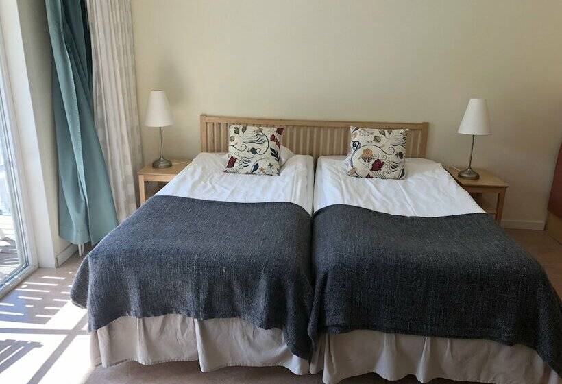 غرفة قياسية, L Gyllene Hornet