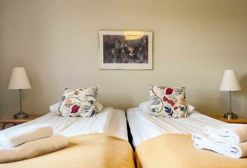 غرفة قياسية, L Gyllene Hornet