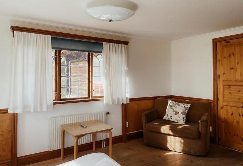 غرفة عائلية, L Gyllene Hornet