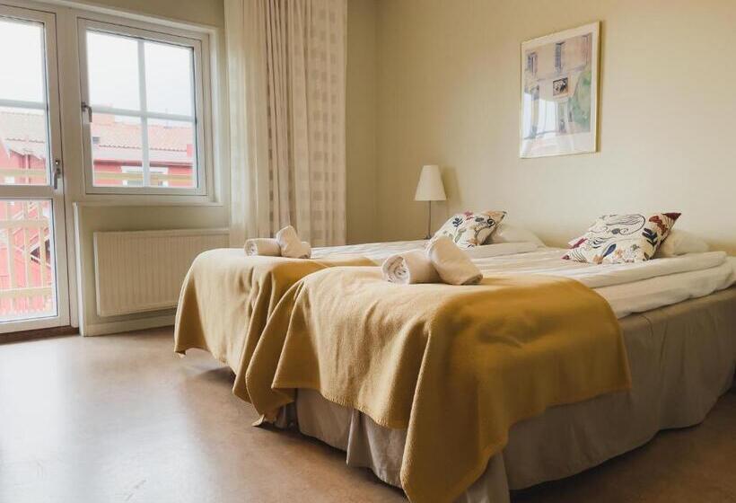 غرفة عائلية, L Gyllene Hornet