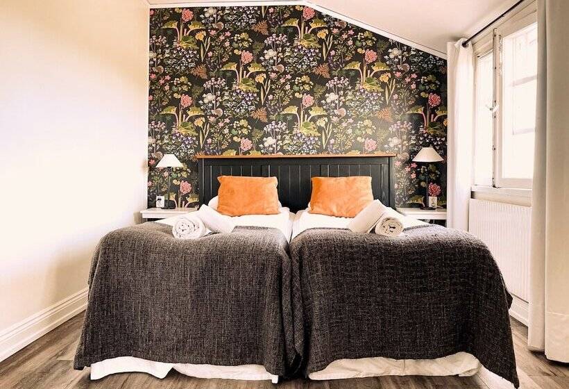 غرفة قياسية, L Gyllene Hornet