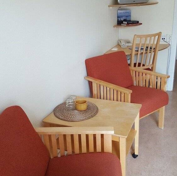 غرفة قياسية, L Gyllene Hornet