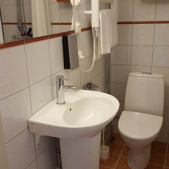 غرفة قياسية, L Gyllene Hornet