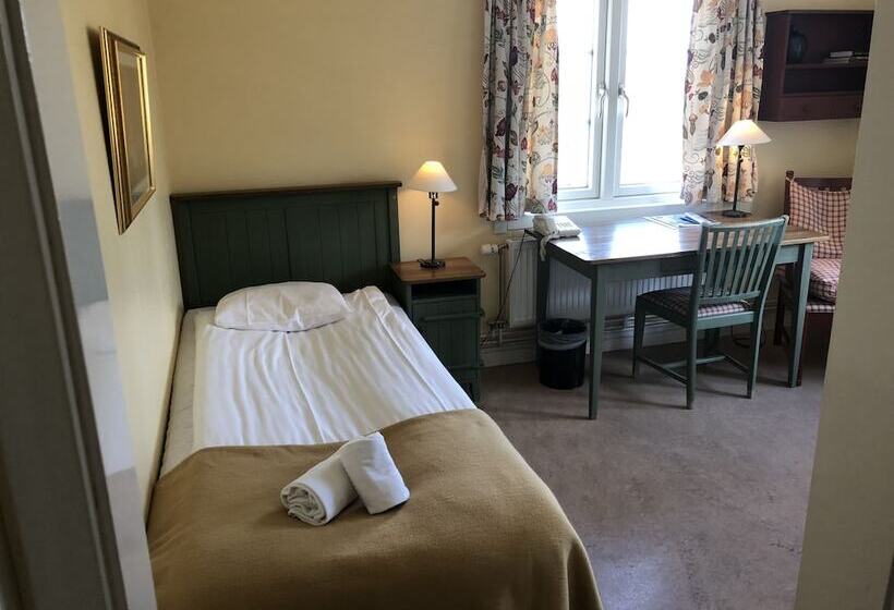 غرفة قياسية فردية, L Gyllene Hornet