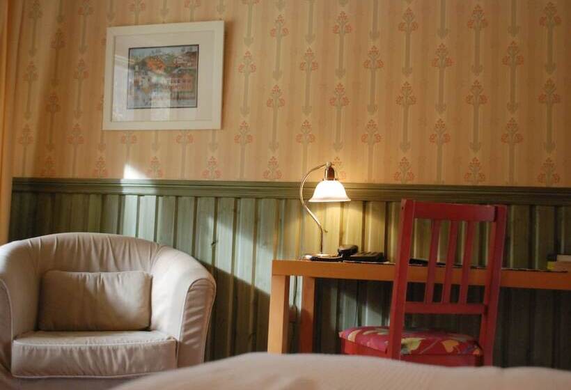 Дом 1 Спальня, L Moskogen