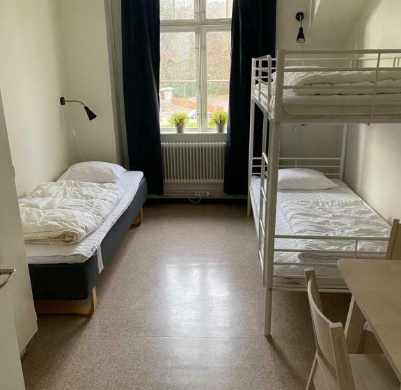 标准三人间共用浴室, Ronneby Brunnspark Vandrarhem Och B&b