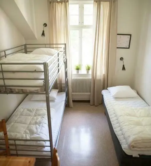 اتاق استاندارد سه تخته با سرویس بهداشتی مشترک, Ronneby Brunnspark Vandrarhem Och B&b