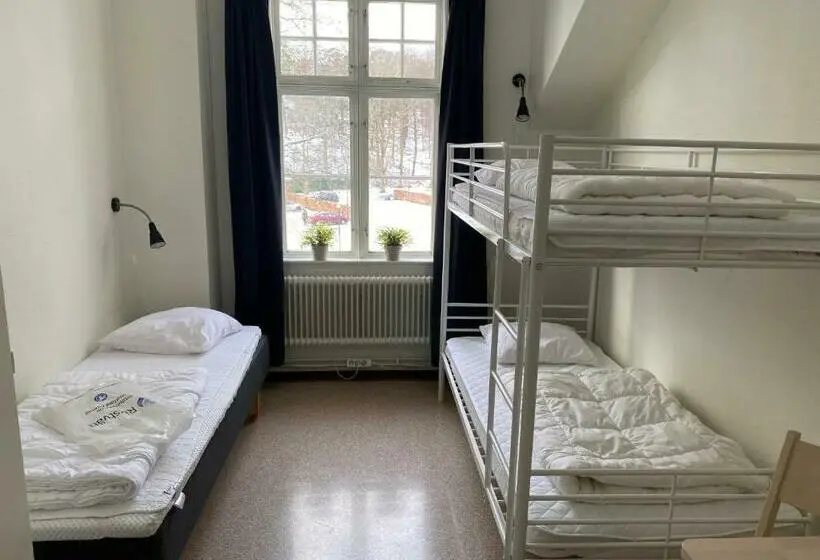 اتاق استاندارد سه تخته با سرویس بهداشتی مشترک, Ronneby Brunnspark Vandrarhem Och B&b