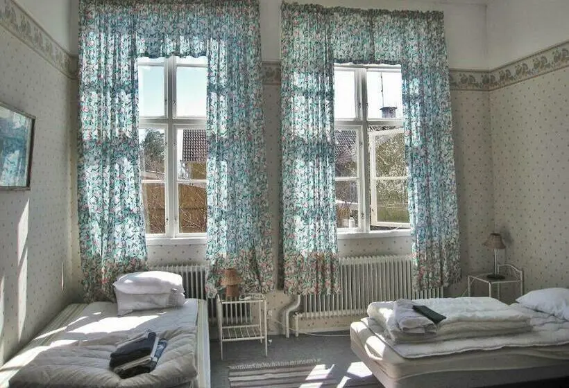 Standard Neljän Hengen Huone Jaettu Kylpyhuone, Tivedens Hostel Vandrarhem