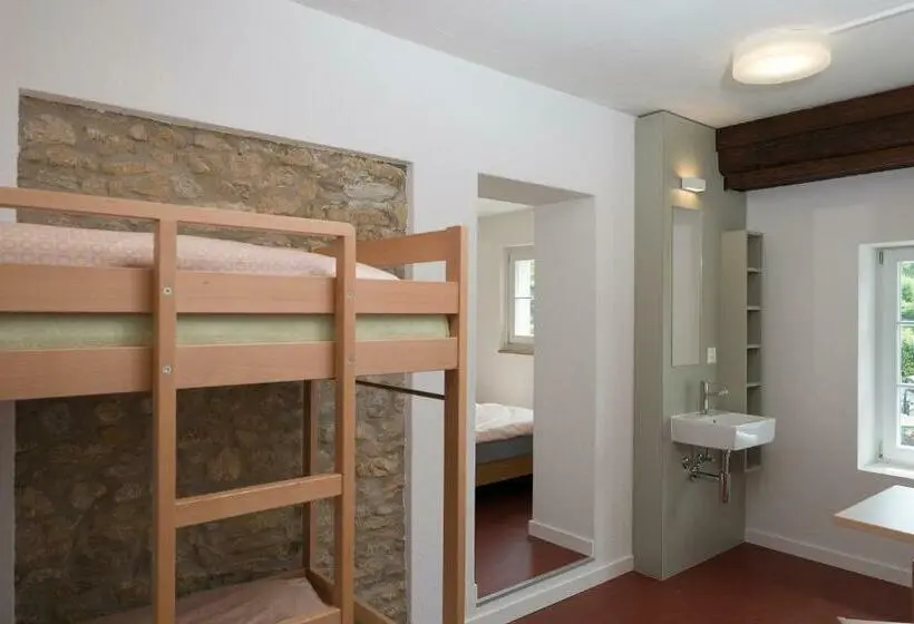 Standard Neljän Hengen Huone, Avenches Youth Hostel