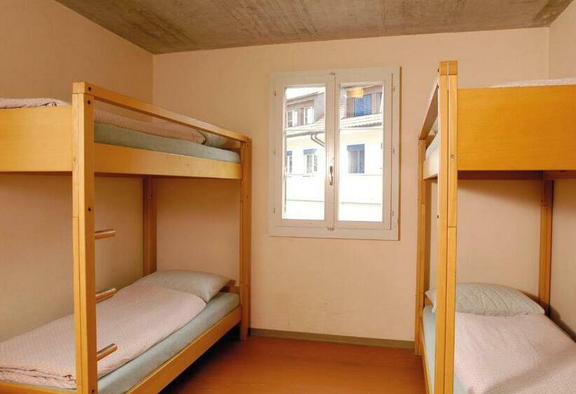 バス共有のスタンダードルーム, Avenches Youth Hostel