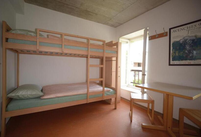 バス共有のスタンダードルーム, Avenches Youth Hostel
