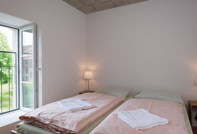 バス共有のスタンダードルーム, Avenches Youth Hostel