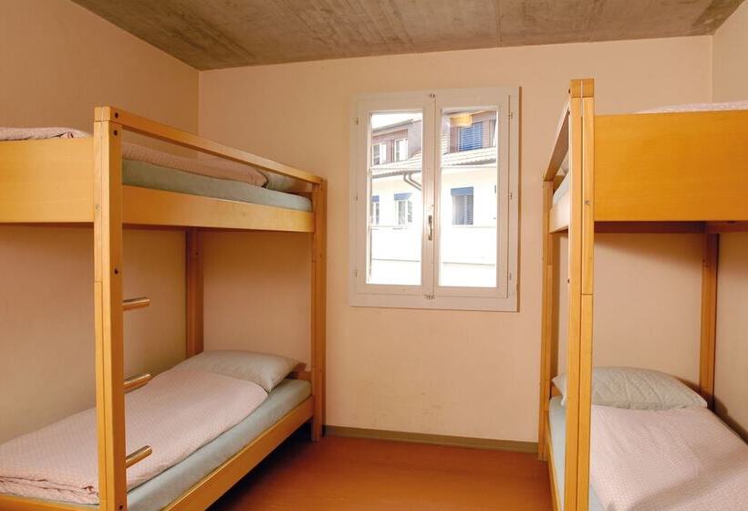 バス共有のスタンダードルーム, Avenches Youth Hostel