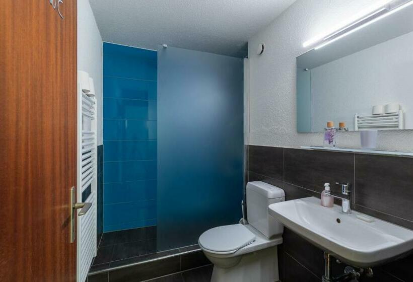 Quarto Estandar Banheiro Compartilhado, Bettstatt Neustadt