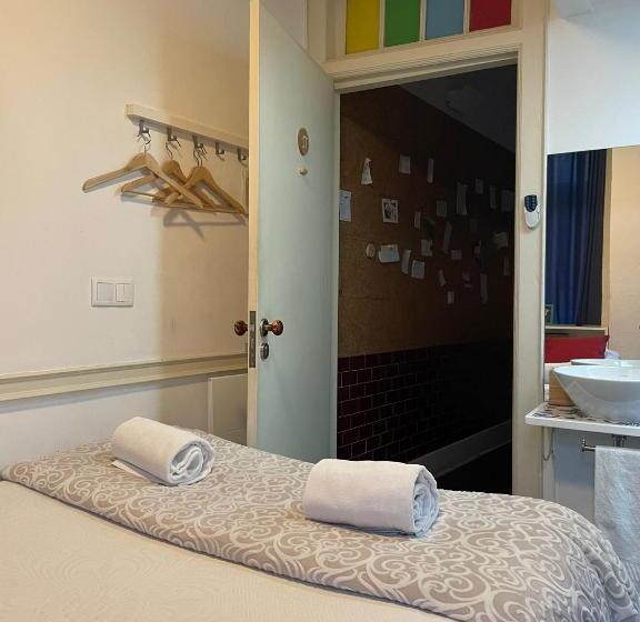 اتاق استاندارد با بالکن, Linha 22