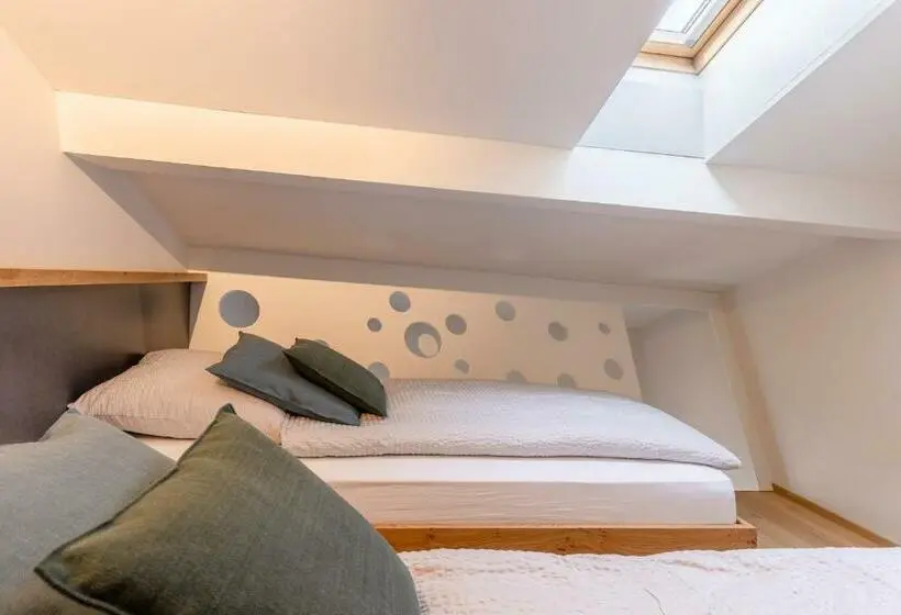 Standard Kolmen Hengen Huone, Gyger Restaurant Confiserie B&b