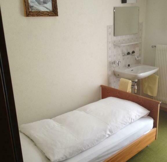 高级单人间, Adler