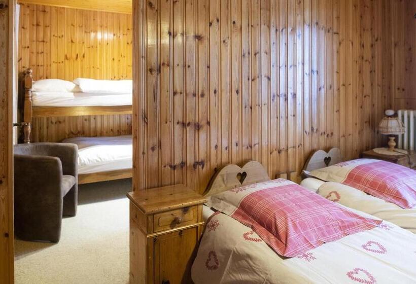 חדר משפחתי, Aiguille De La Tza