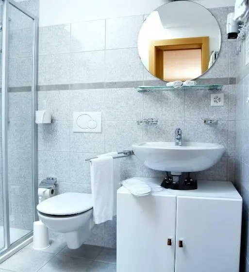 اتاق استاندارد یک نفره, Albergo Lardi