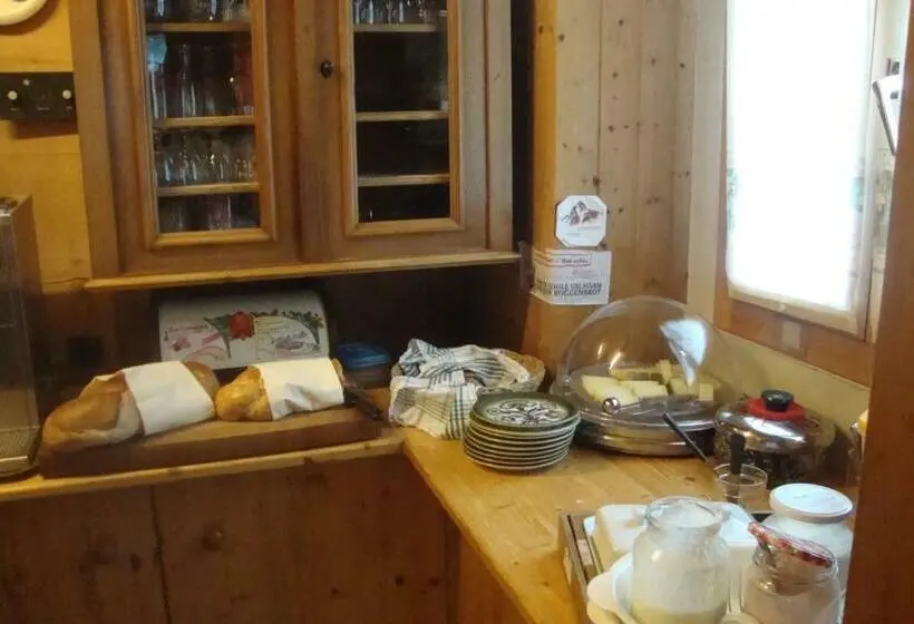 Standard Yhden Hengen Huone Jaettu Kylpyhuone, Bietschhorn