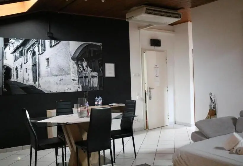 スイート, Borgovecchio Albergo