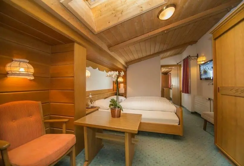 Chambre Familiale, Cresta