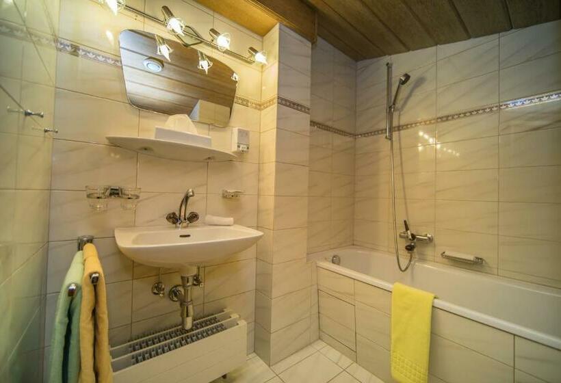 Standard 3 Pers. Værelse m. Balkon, Cresta