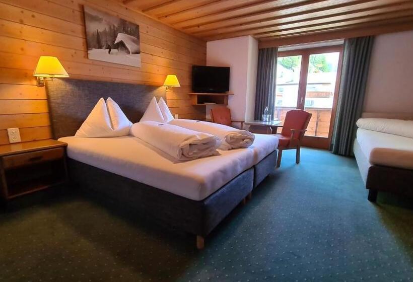 Standard 3 Pers. Værelse m. Balkon, Cresta