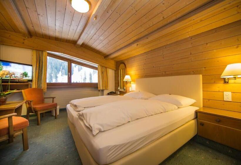 Budget Værelse, Cresta